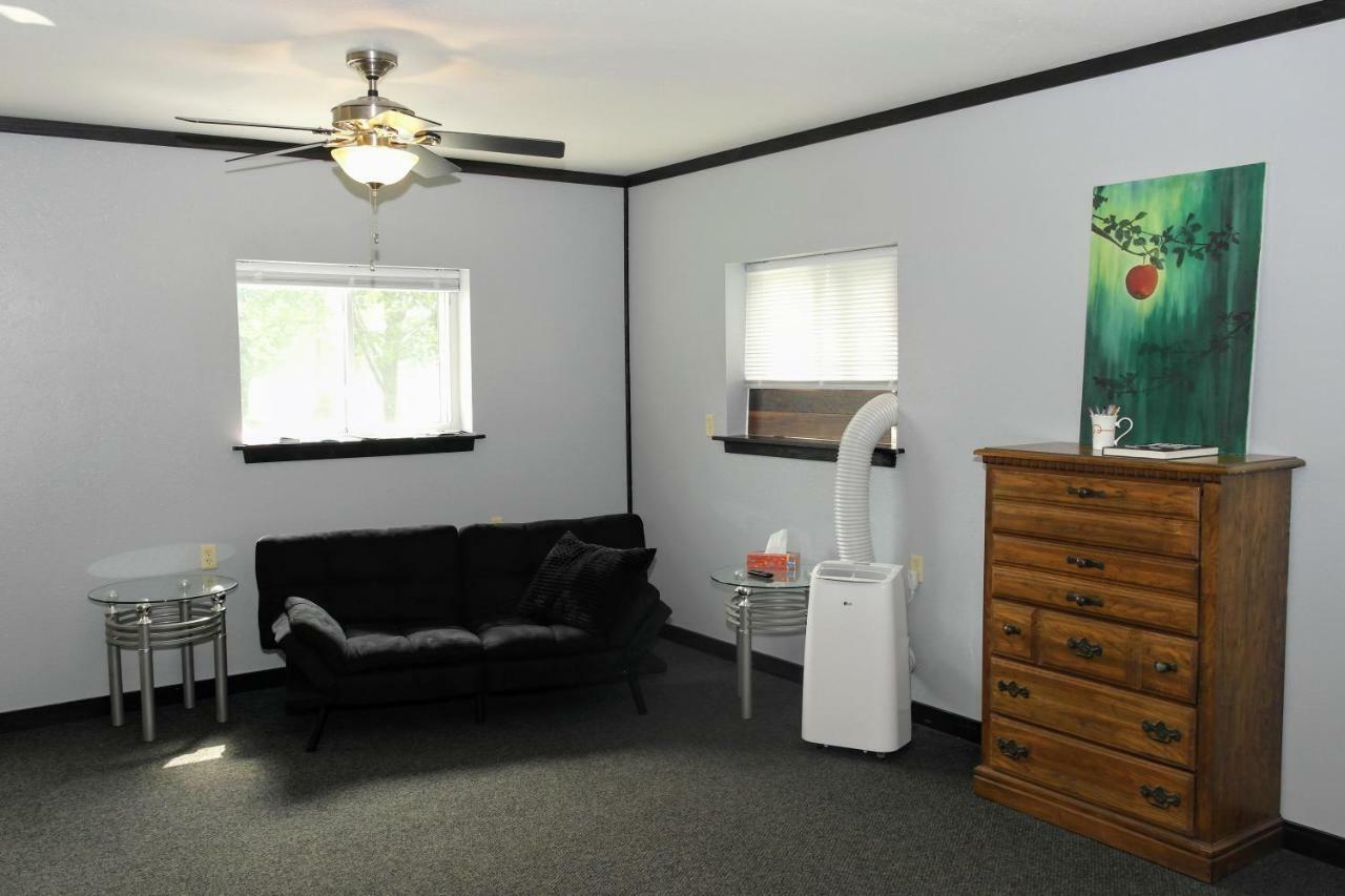 Becker'S Private Studio 2 Queen Beds, 1 Futon With A Great Back Yard! Auburn Ngoại thất bức ảnh